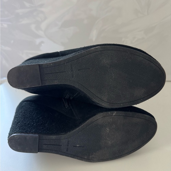 Women’s Dolce Vita Black Suede Ankle Bootie Wedges Size 8.5 - Picture 3 of 4